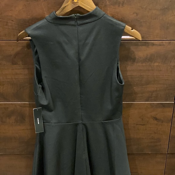 Lulús little black dress NEW WITH TAG black collar skater dress. Size Large - Picture 2 of 2